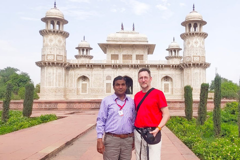 Ab Delhi: Taj Mahal und Agra Tour mit dem Gatimaan ExpressZug 1. Klasse mit Wagen, Reiseführer, Eintrittskarten und Mittagessen