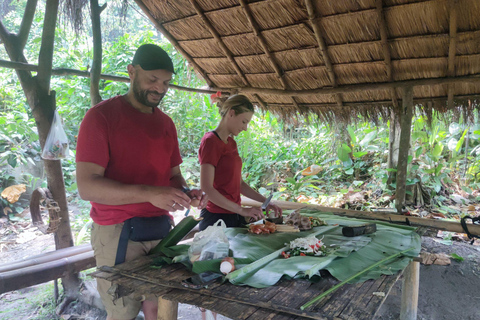 Chiang Rai: Trekking, Bamboo Cooking, and Hot Springs Tour
