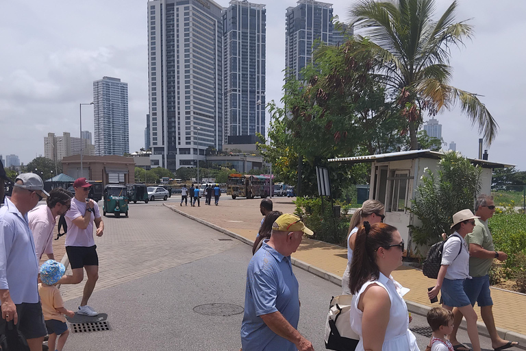 Explore Cultural Colombo and Local Cuisine Tour by bus