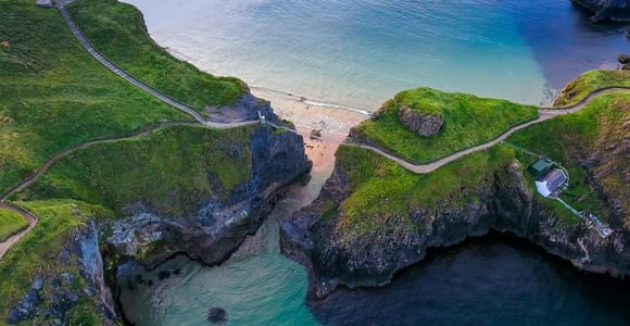 From Belfast: Giant’s Causeway, Antrim Coast & Castles Tour