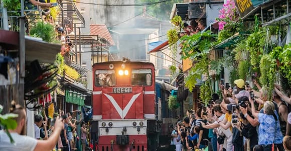 Hanoi Train Street & Ha Thai Lacquerware Village visit