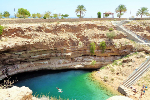 From Muscat: Wadi Shab and Bimmah Sinkhole Day Trip