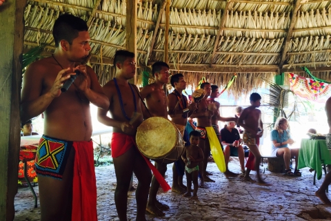 Wioska Embera nad rzeką Chagres i wędrówka do wodospadu