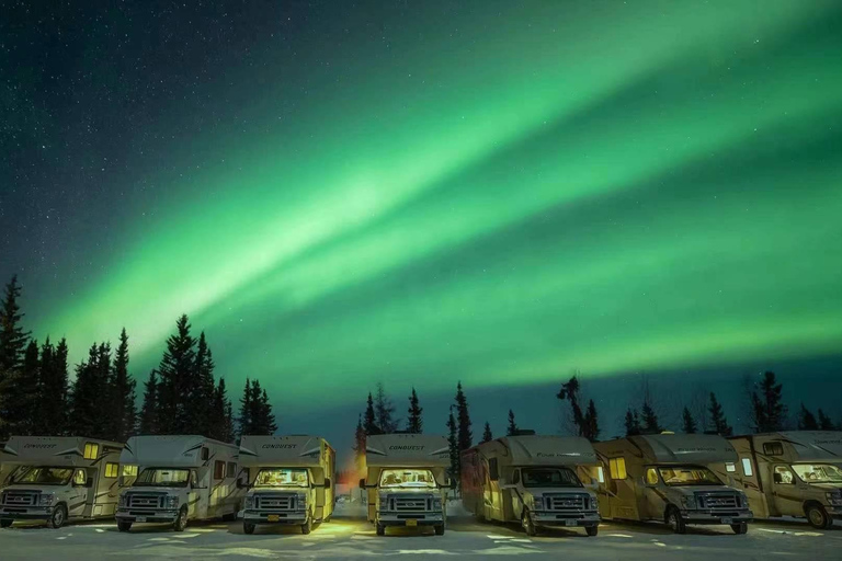 Excursão de luxo em autocaravana para perseguir a Aurora Tour em pequenos grupos e em particular