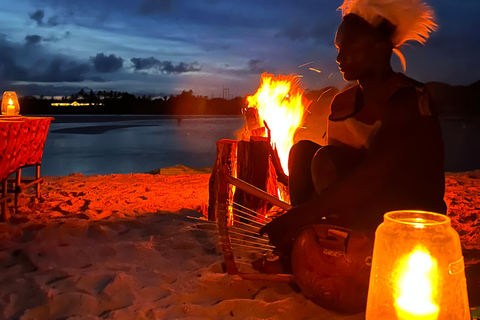 KILIFI: DIANI: ROMANTISCHES LAGERFEUER-DINNER AM STRANDROMANTISCHES ABENDESSEN AM LAGERFEUER