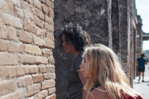 De Nápoles: Visita guiada a pé a Pompeia com bilhete de entrada e comboioVisita guiada em espanhol