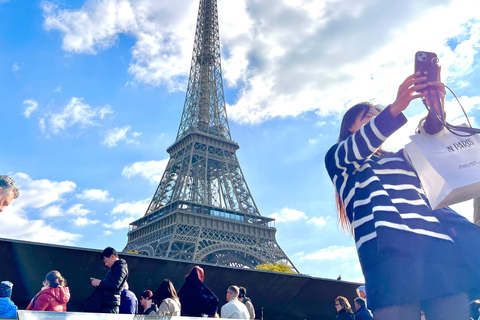 Paris: Seine River Sightseeing Cruise with Parisian Macaron Paris: Seine Day/Evening Cruise & Macaron Experience