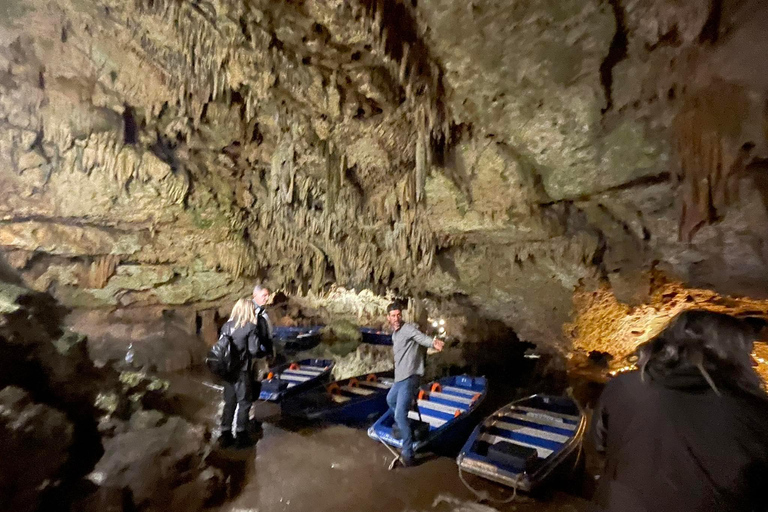 Da Atene: Tour privato di un giorno a Mani con le grotte di Diros