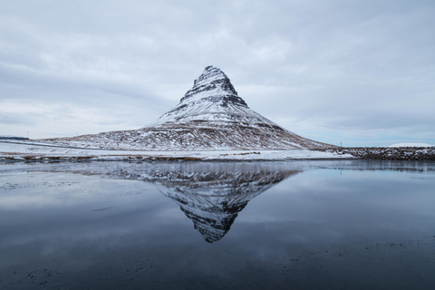 Península de Snaefellsnes y Kirkjufell Tour en grupo reducidoExcursión en grupo reducido por la Península de Snaefellsnes y Kirkjufell