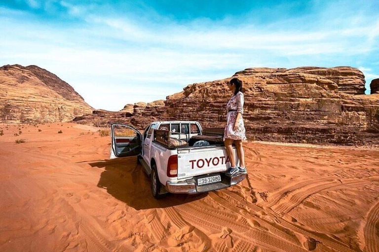 Wadi Rum: Bedouin Camp, Fire Dinner & Desert Experience