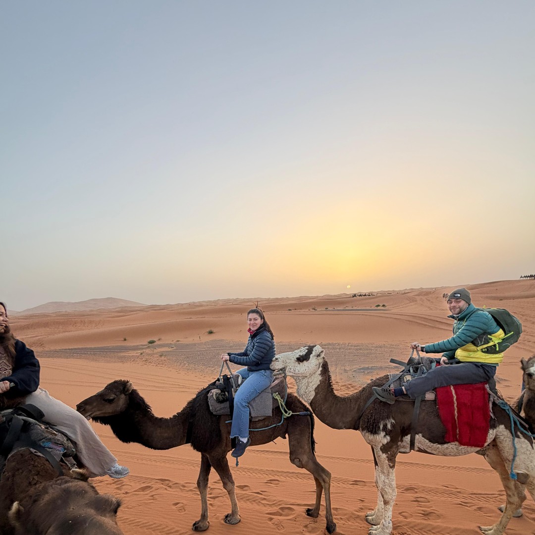 Depuis Marrakech : excursion de trois jours dans le désert vers Merzouga et randonnée à dos de chameau - dromadaire