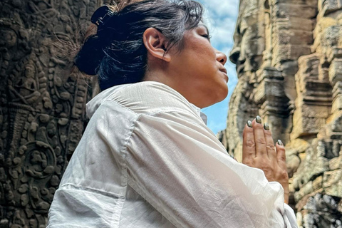 Siem Reap: Private Angkor Wat Tuk-Tuk Tour in Spanish Angkor Wat Sunset & Small Circuit (Spanish-Speaking Guide)