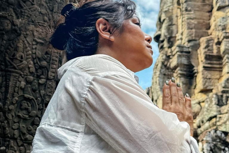 Siem Reap: Private Angkor Wat Tuk-Tuk Tour in Spanish Angkor Wat Sunset & Small Circuit (Spanish-Speaking Guide)