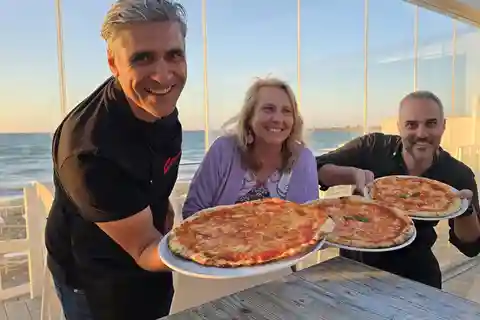 Pizza class on the beach and dinner at sunset