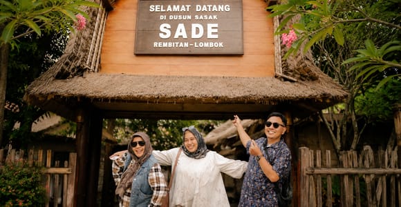 From Lombok: Sasak Village, Beaches, and Merese Hill Tour