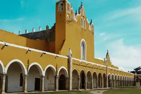 Merida: Magical Izamal Tour
