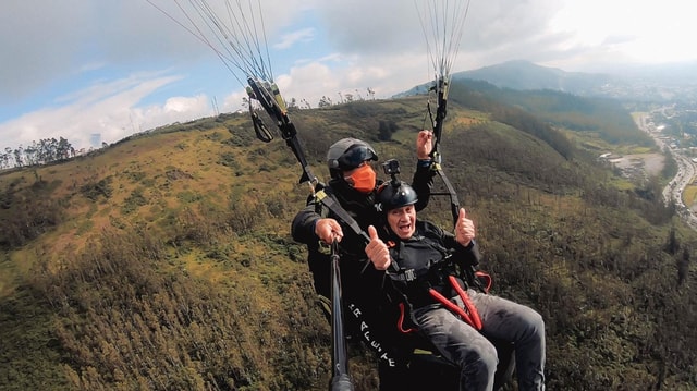 Quito: Tandem Paragliding Flight