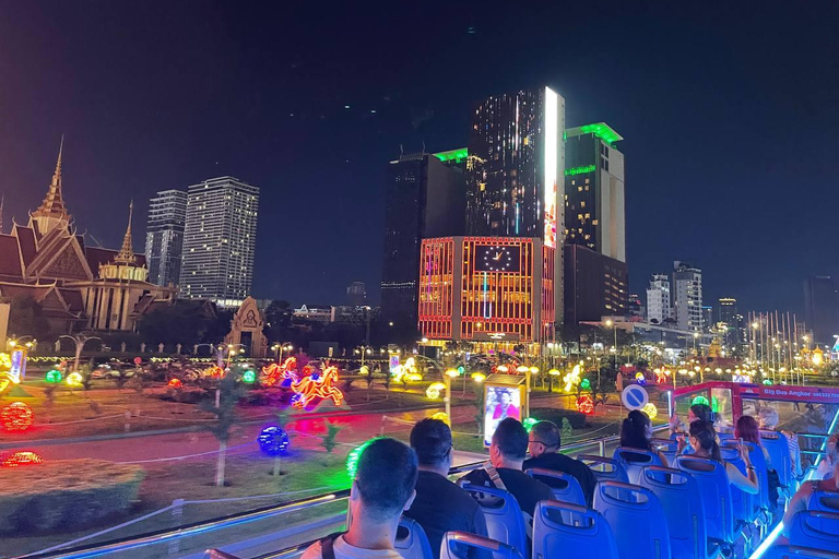 Phnom Penh: Night Bus Tour with Drinks, Snacks, and Music