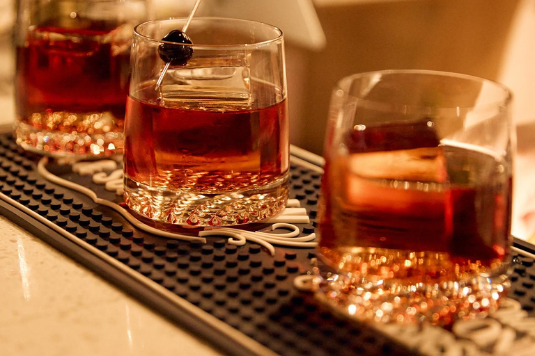Cocktail Masterclass: Craft 3 Gin Drinks at Warsaw's Gin Bar