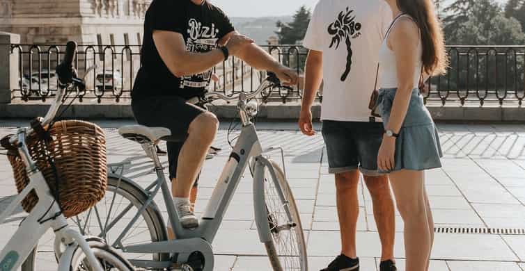 Madrid: City Highlights Guided Vintage Bike Tour photo 8