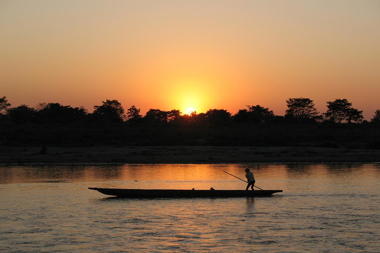 From Kathmandu to Chitwan: Jungle Safari + Meals &amp; Transport