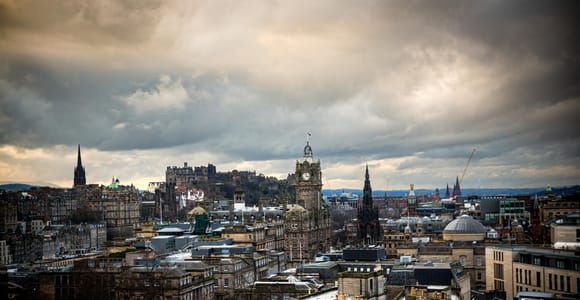 Edinburgh: Small-Group Walking Tour with Souvenir Photo
