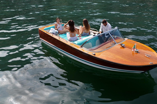 Private Vintage Boat Tour on Lake Como with Prosecco