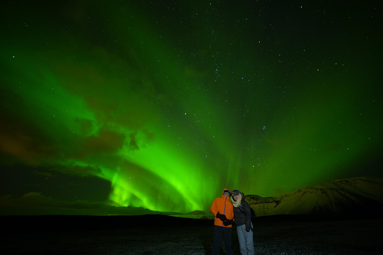 Tour en grupo reducido por la Aurora Boreal con fotos y cacao caliente