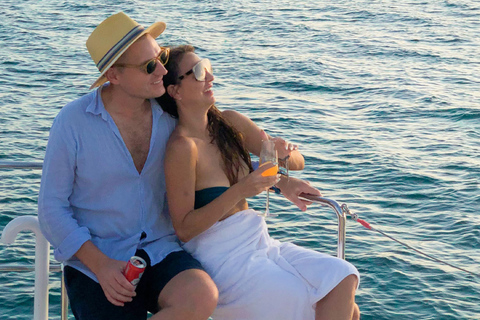 Da Nang: Discover Son Tra Bay on Luxury Sailing Catamaran 2-Hour Luxury Catamaran Scenic Cruise with Drink & Transfer