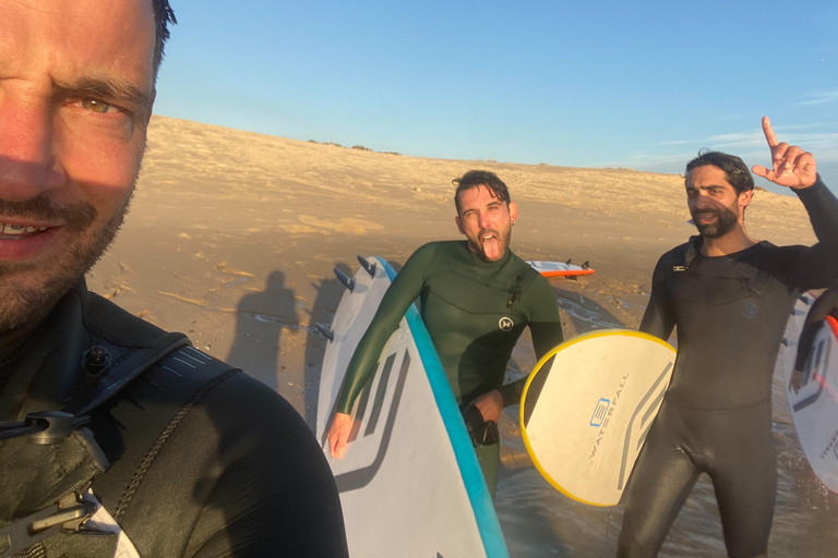 Porto: Surfing w małej grupie z transportemDoświadczenie surfingowe w małej grupie z transportem w Porto