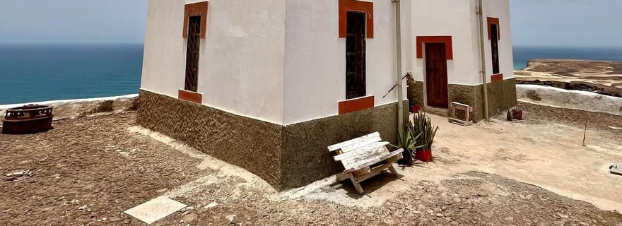 Tour Est - Phare, réserve naturelle de tortues, baobab ...