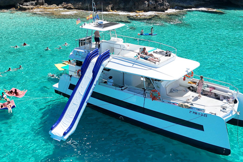 Palma: Deluxe Catamaran with Snacks, Drink, SUP & Snorkeling