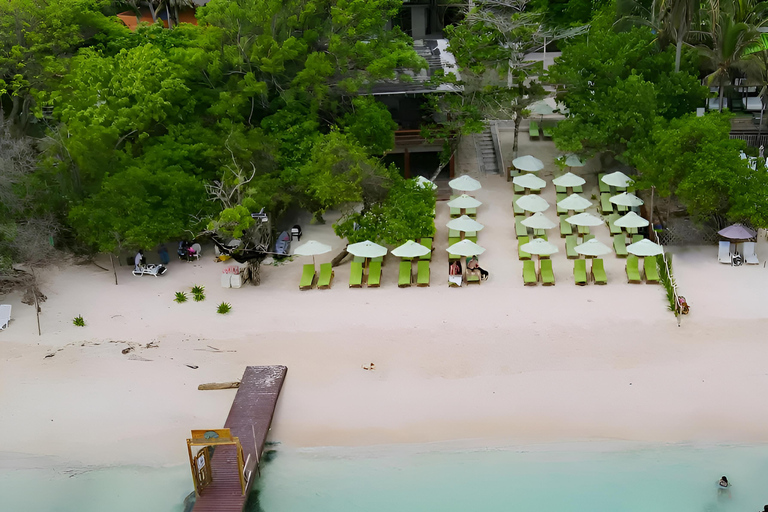 Cartagena: Rosario Islands Mantas Beach Club by Boat & Lunch VIP Beach Bed Experience