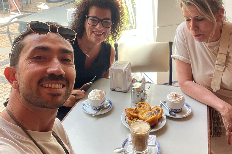 Lisbon: Vintage Electric Tuk-Tuk Guided Tour with Tastings