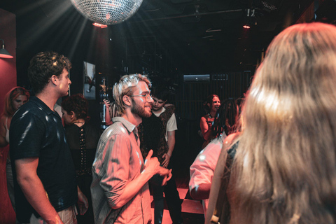 Tirana: Pub Crawl with 1 hour of Unlimited Drinks