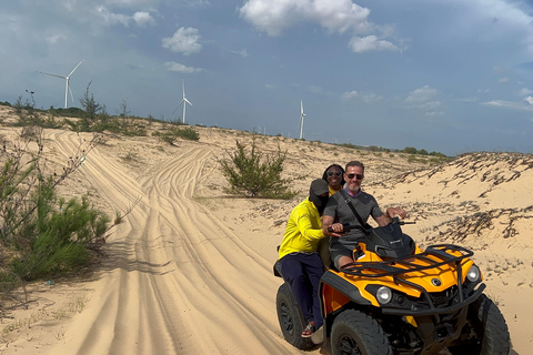 Mui Ne : Dunes de sable blanc et randonnée en quad sur la plageTour en voiture