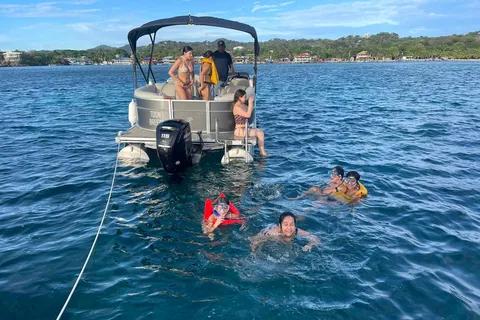 Coxen Hole: Wildlife, Beach, Snorkeling, and Boat Ride