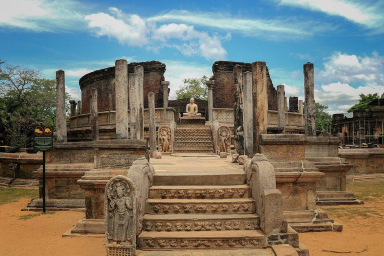 Sigiriya: UNESCO Polonnaruwa & Ancient Lake Heritage Tour