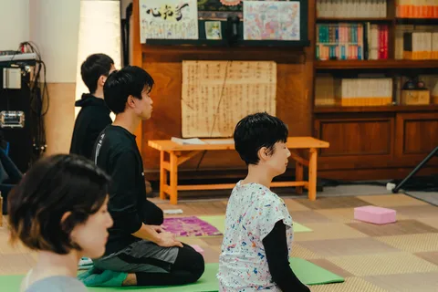 Kyoto: Yogasessie in een Japanse tempel met een maaltijd