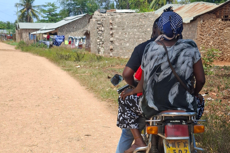 Mtwapa: JumbaRuins &amp; BushVillage Dagsutflykt och middag i byn.