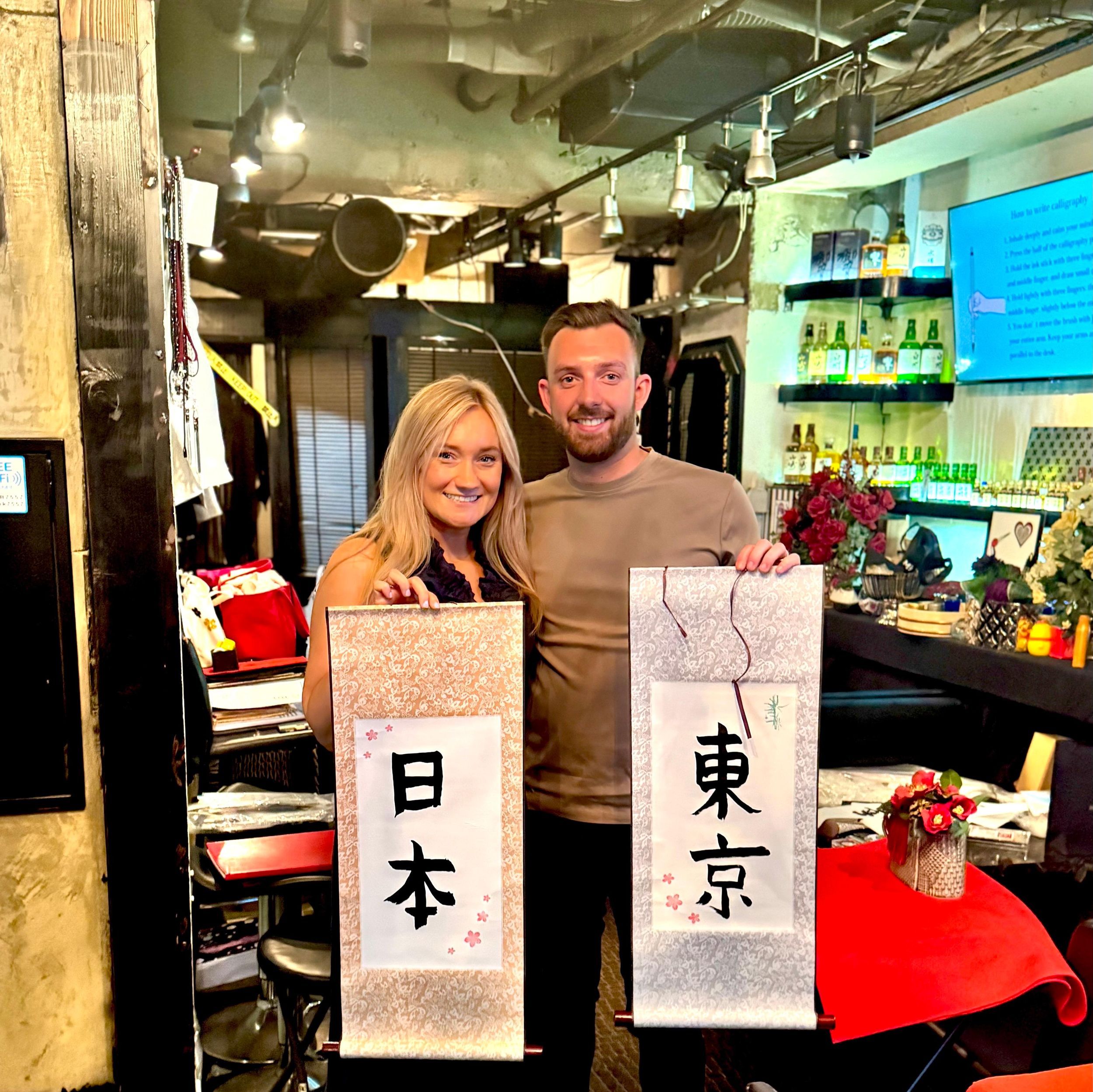 Tokio: Kalligraphie auf Kanji-Fächer & Rollbild mit Getränk