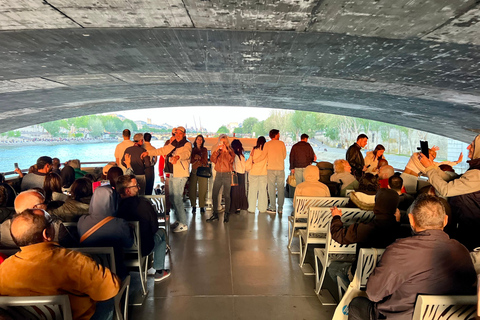 Paris: Bateaux Mouches® Day or Evening Cruise & Audio Guide
