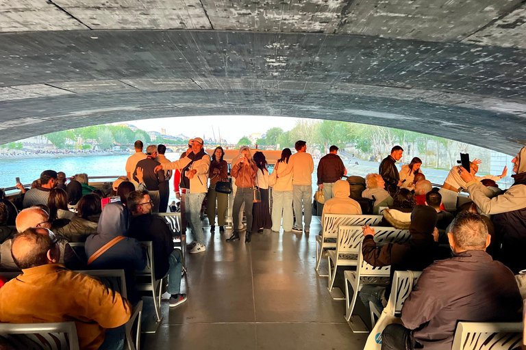 Paris: Bateaux Mouches® Day or Evening Cruise & Audio Guide