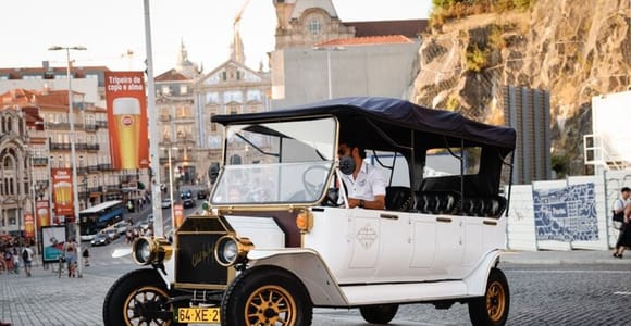 Porto: Private Tour ins historische Zentrum in einem Oldtimer