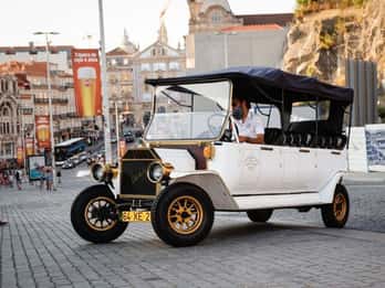 Porto e Foz: tour privato della città del Douro in una Ford T elettrica