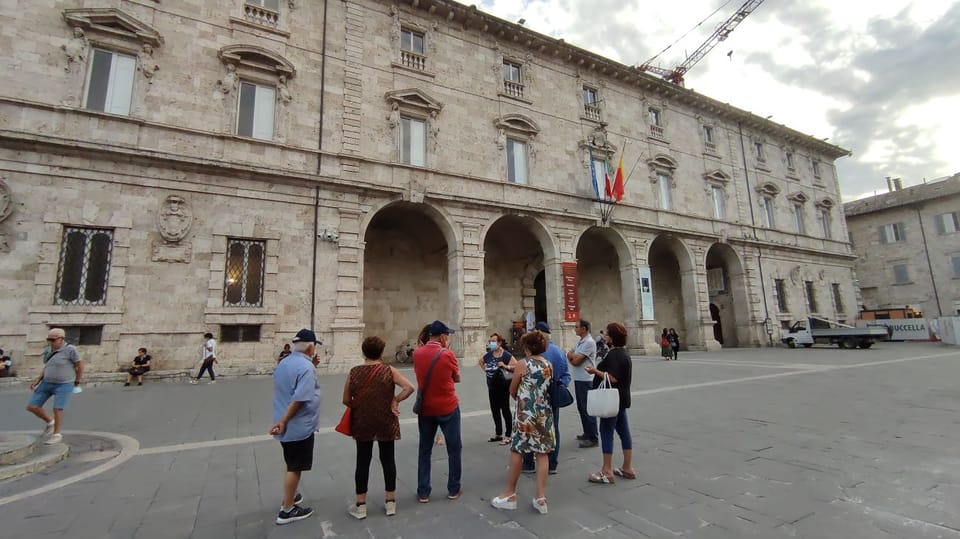 Ascoli Piceno, mittelalterliches Viertel Wanderung - Hizvo