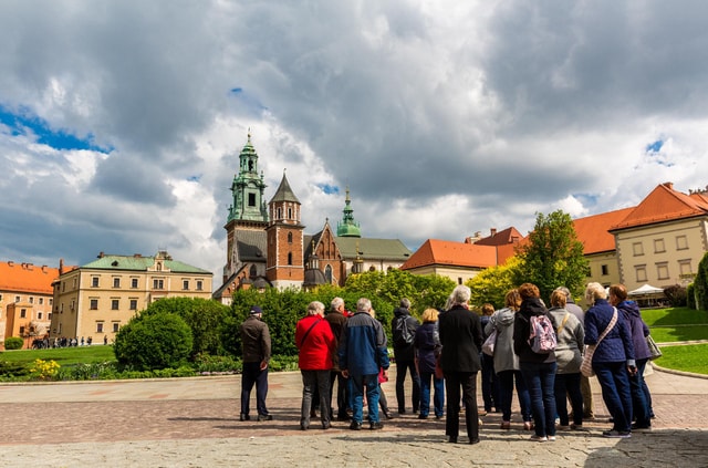 Krakow: Wawel Cathedral and Castle Courtyard Guided Tour