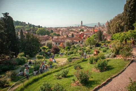 Walking Florence: Medici District, Piazza Repubblica & Duomo