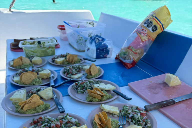 Pływanie z rekinami wielorybimi na safari oceanicznym w cenie wycieczkiWyjazd TYLKO z Isla Mujeres: Wycieczka z pływaniem z rekinami wielorybimi!