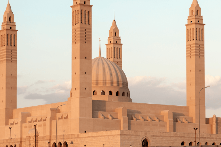 Goditi il tuo weekend: Tour di un giorno intero a Nizwa, Bahla e Hamra